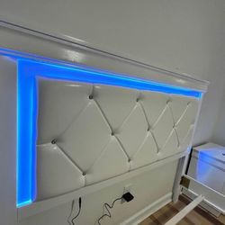 Queen/King size bedroom Set with LED light in white