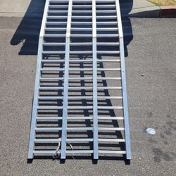 Folding Loading Ramp 