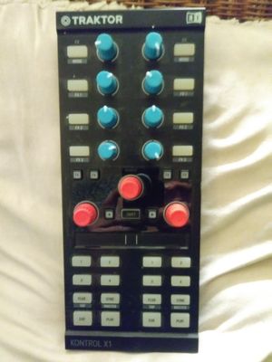 Photo TRACKTOR KONTROL XL DECKS AND EFFECTS MIXING CONTROLLER