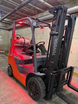 TOYOTA M8, latest model 4500 lb,3 stage, side shift