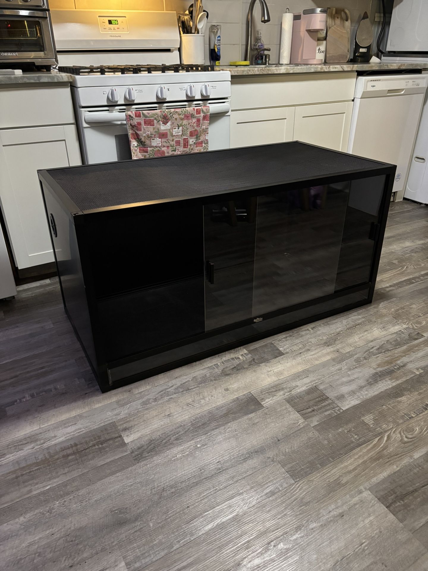 4x2x2 Reptile Tank (120 Gallons) – $175 for Everything