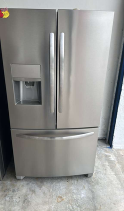 Stainless French Door Fridge – Water & Ice, 36in (Brand not shown)