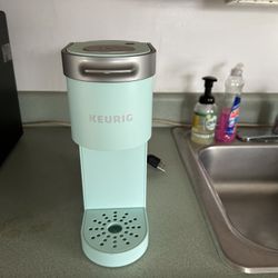 KEURIG one cup coffee maker