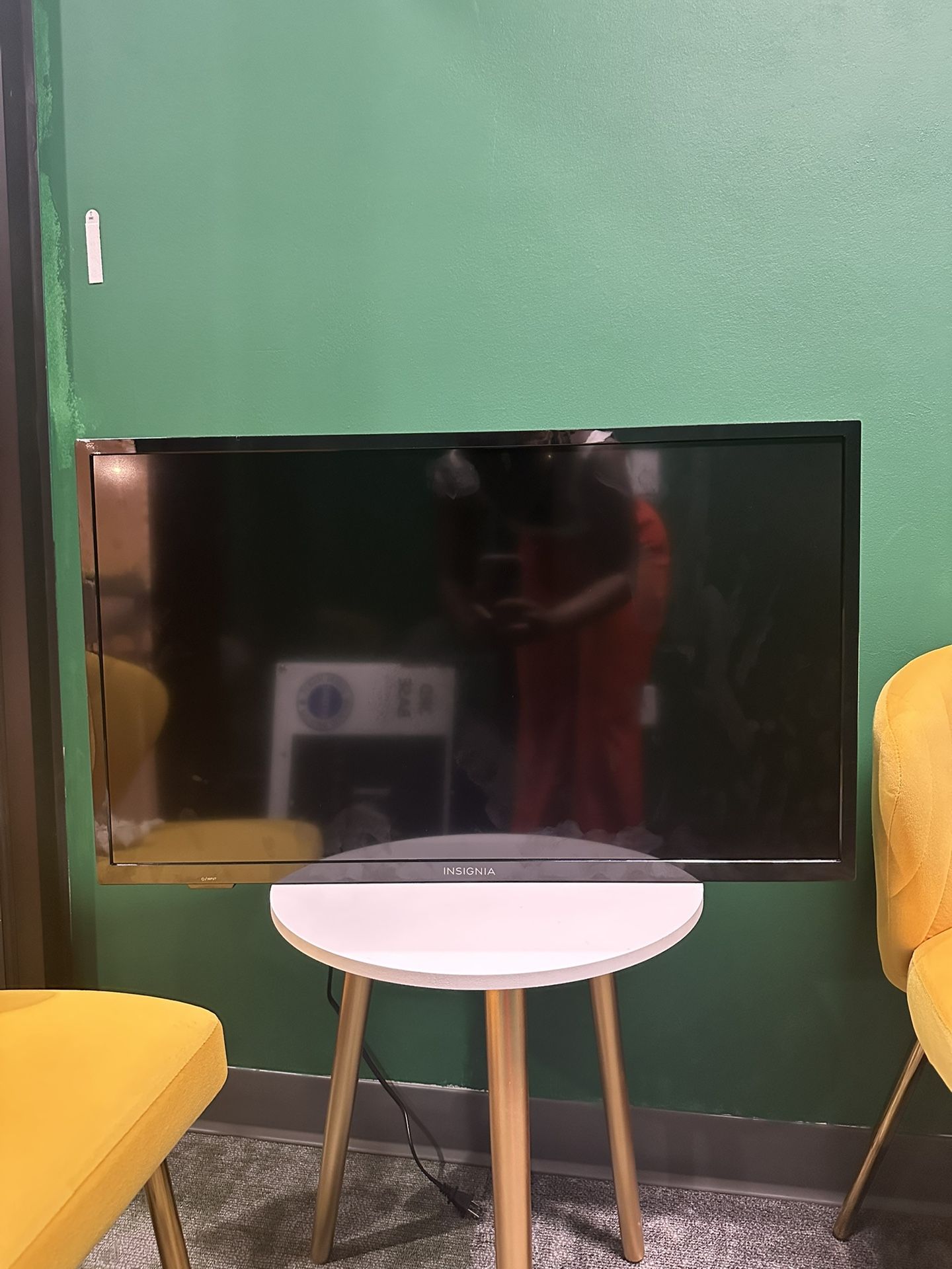 Insignia 32” TV (Fire Tv)
