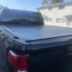 Low Profile Tonneau Truck Bed Cover 