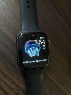 Apple Watch series 4 44MM it is cracked but works