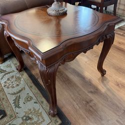 Bassett Furniture Cherry End Table – Excellent Condition