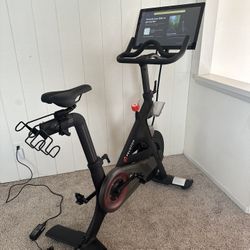 Peloton Bike (2024 Original Model, Gen 2) - Excellent Condition & Low Mileage