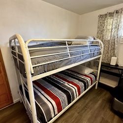 Bunk Beds With Twin Mattresses (1)