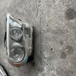2010 2013 dodge Durango passenger right headlight