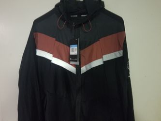 NIKE RUN WILD NWT SIZE M