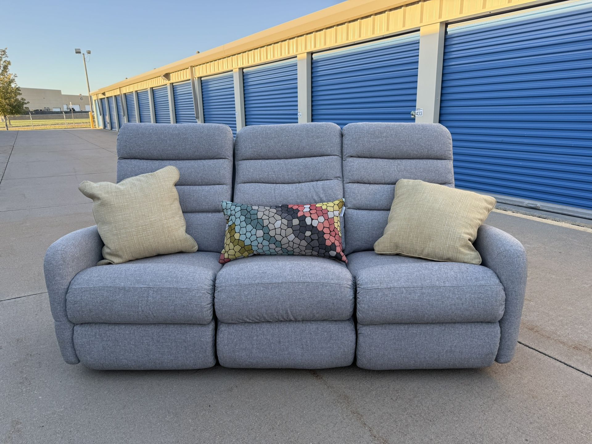 FREE DELIVERY πππ Beautiful Lazy Boy Recliner Couch