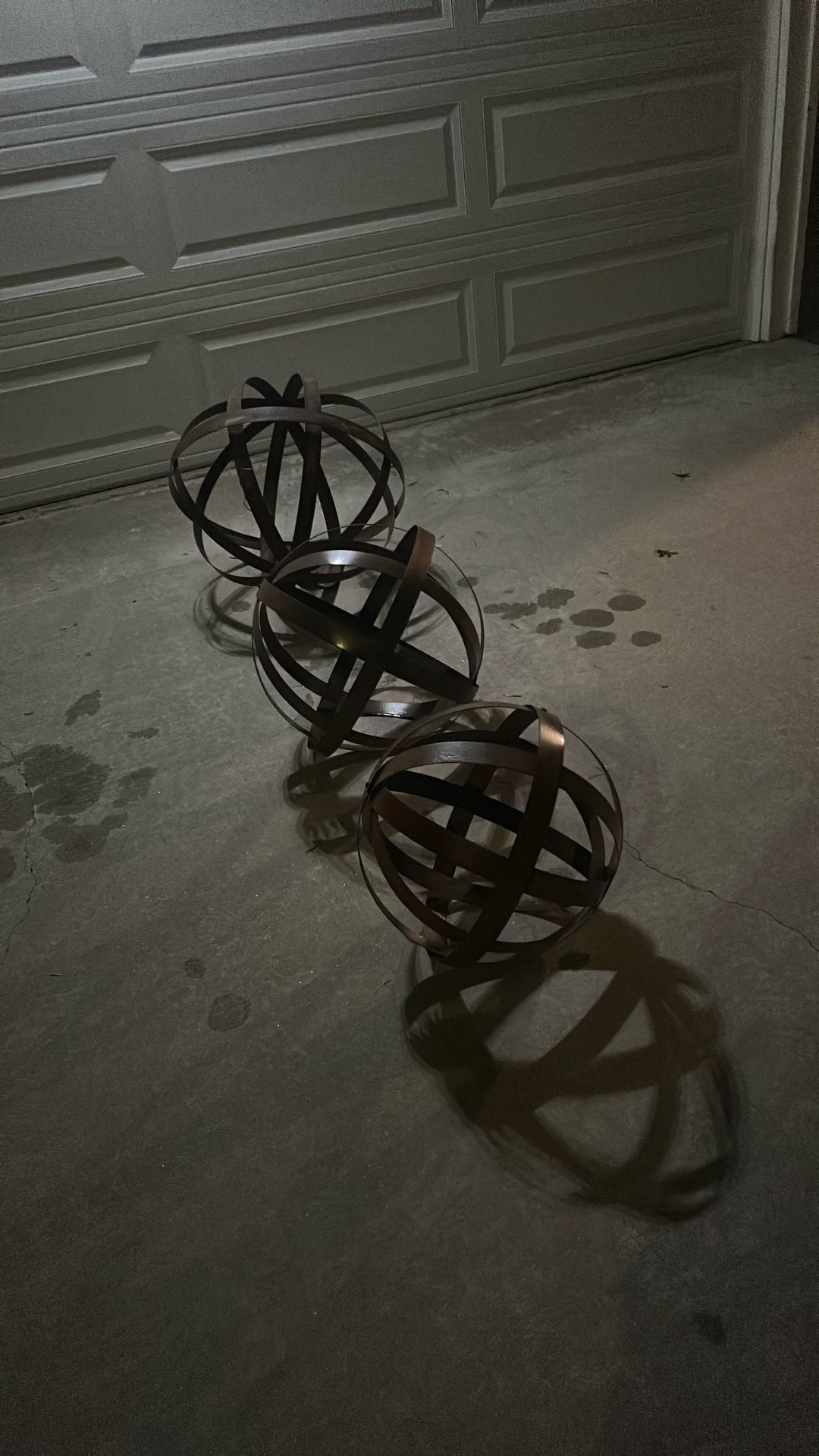 Lightweight Metal Round Yard Decorations
