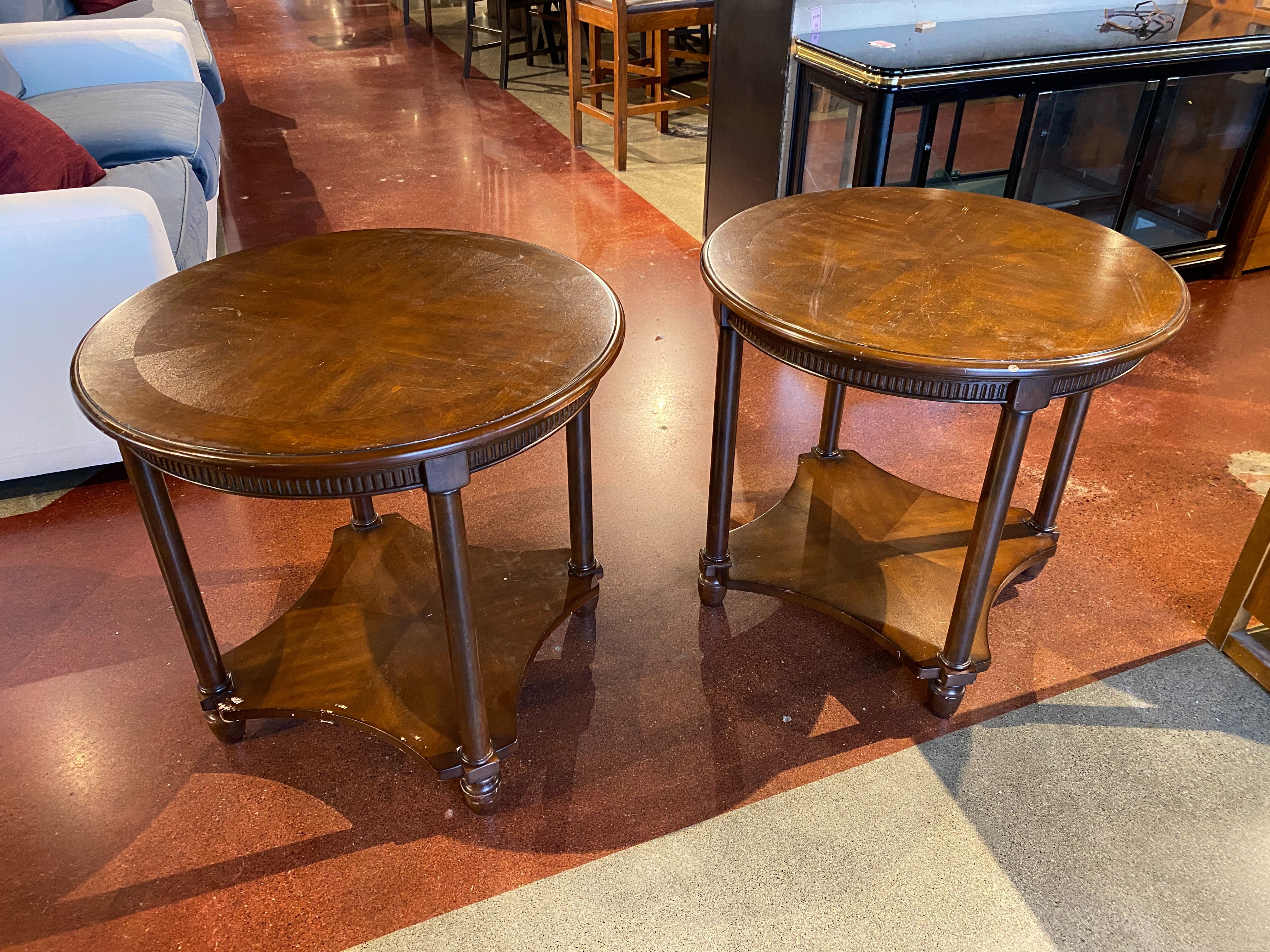 ASHLEY Traditional Round Wooden End Tables (Set of 2)