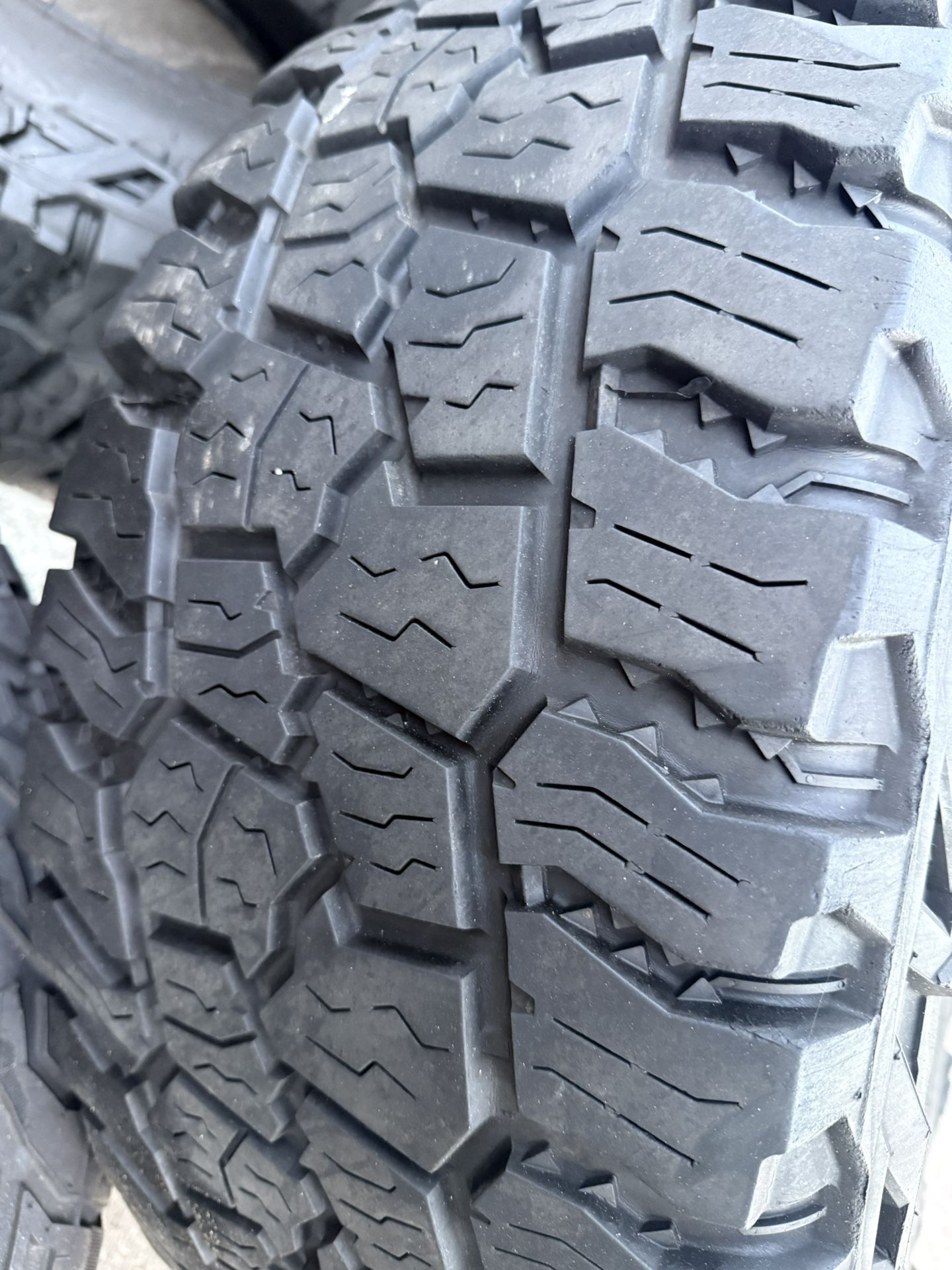 35x12.5r17LT Mickey Thomson