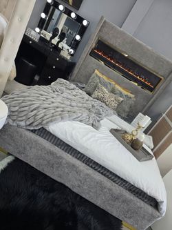 💥 Queen, King, Cal King Light Up Fireplace Bed Frames 💥 Furniture Sectionals Avail