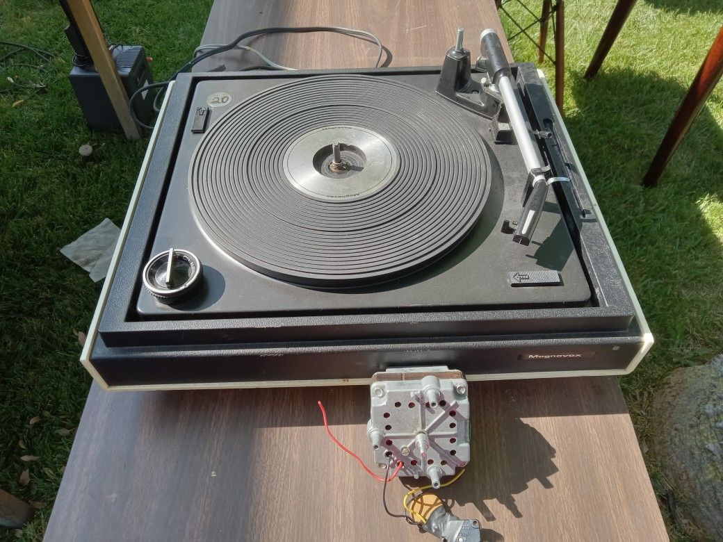 Magnavox Turntable
