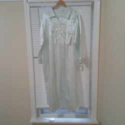 Miss Elaine Nightgown Size Large