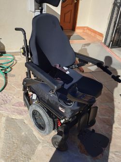 Electric wheelchair