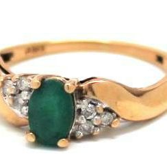 Ladies Emerald/10K Birthstone Ring