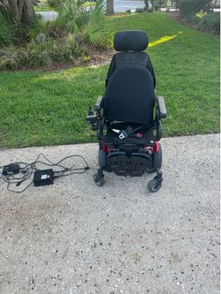 Quantum Q6 edge power chair