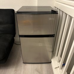 40 Mini Refrigerators with Locks ideas