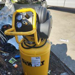 DEWALT

27 gal. 200 PSI Portable Vertical Electric Air Compressor
STORE PRICE $699