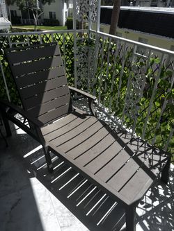 Patio Lounge Chair(s)