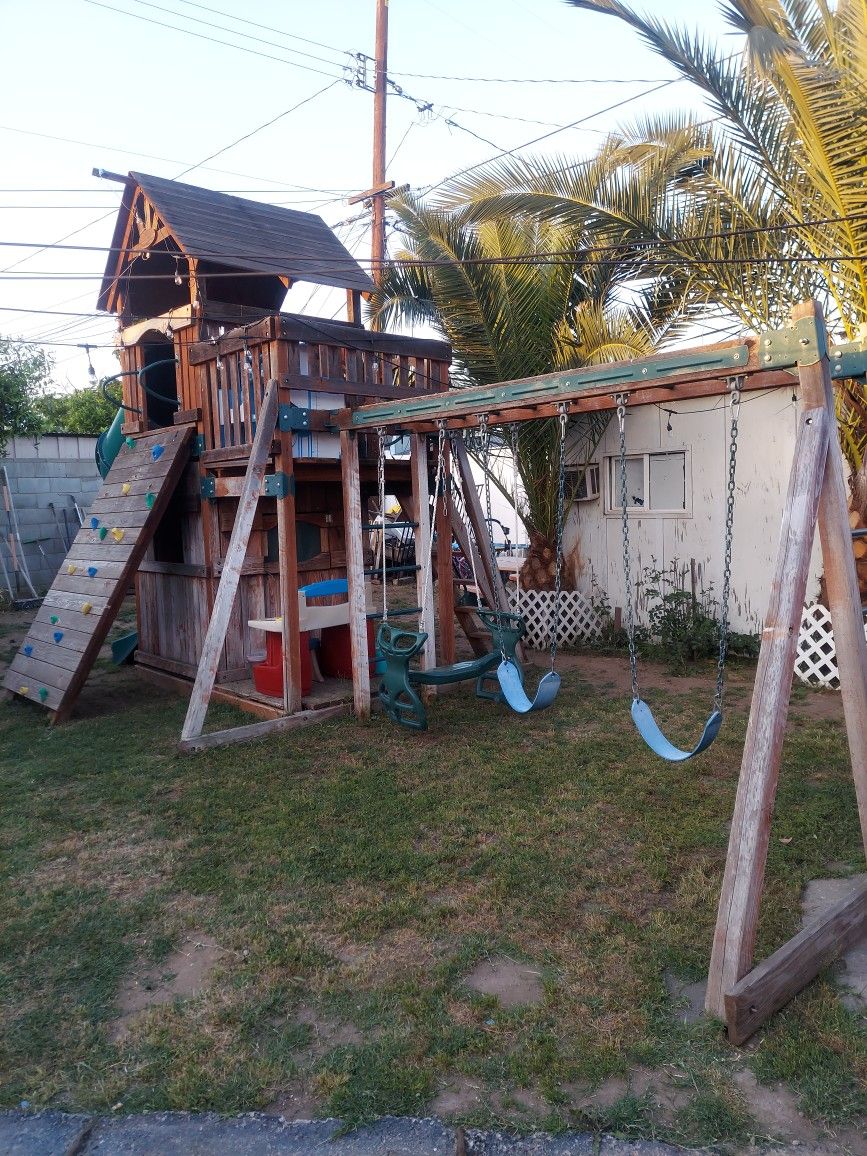 Jungle Jim With Up Stairs And Downstairs Club House