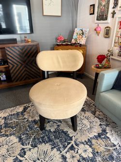 Mid-Century Modern Accent Chair – Cream Upholstery – Unique Design