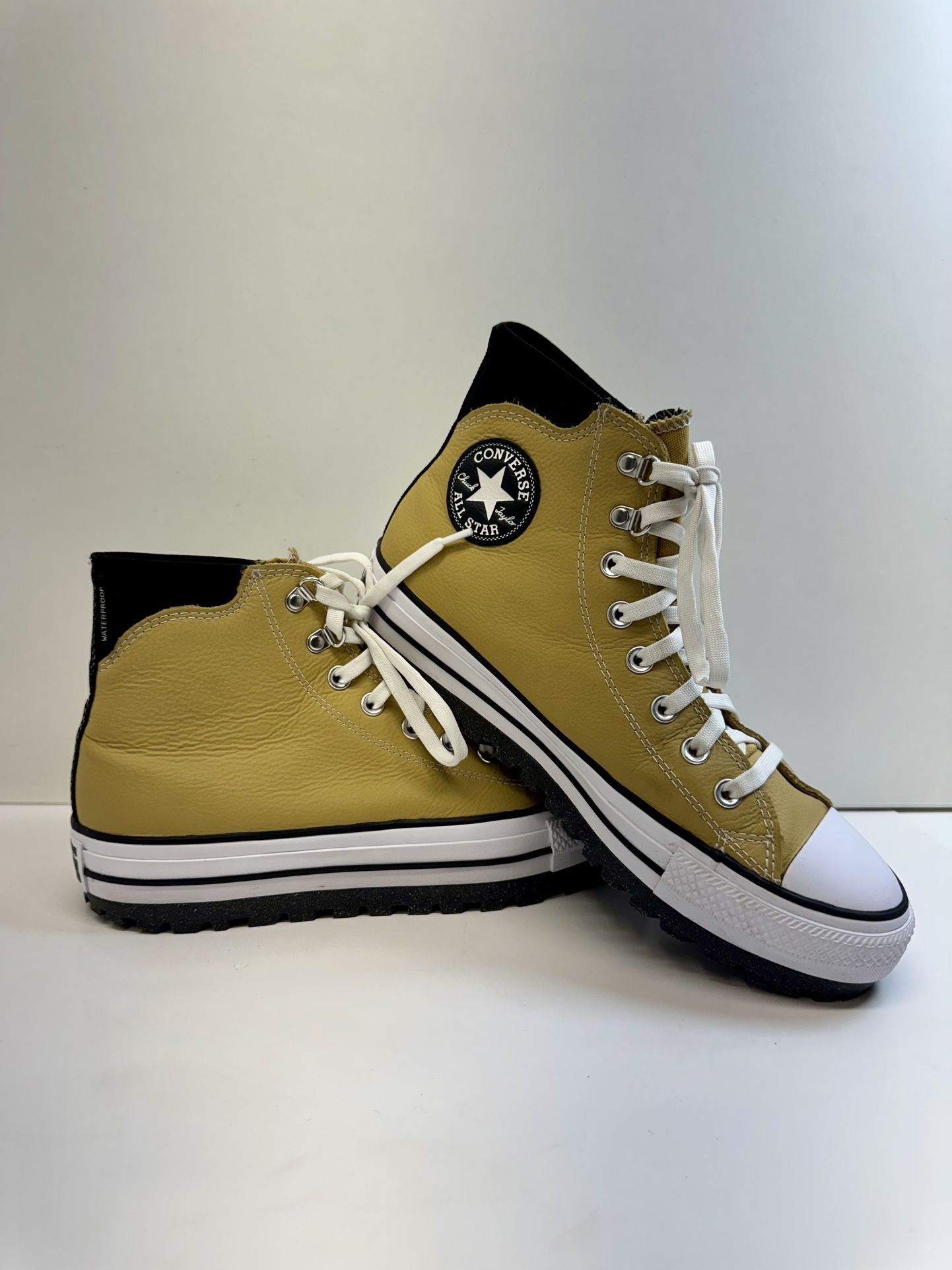 New!! Converse Chuck Taylor All Star City Trek Waterproof Leather Boot A04482C Man’s 8 Wm’s 10