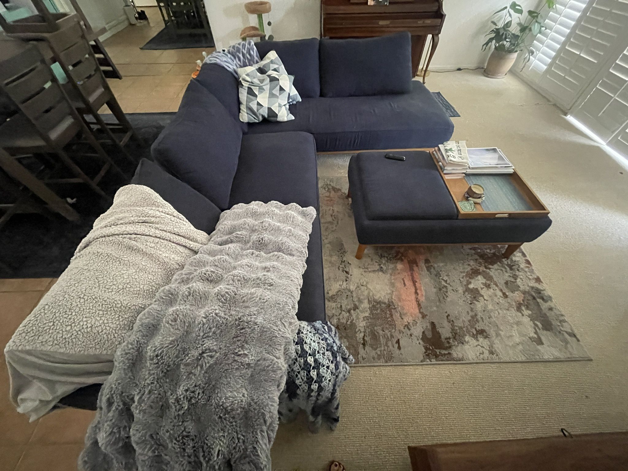 Sectional Couch with Changeable Ottoman