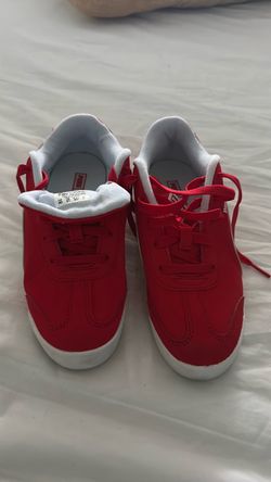 Red pumas tenis shoes (3c)