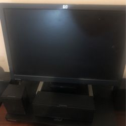 15 inch HP monitor and keyboard