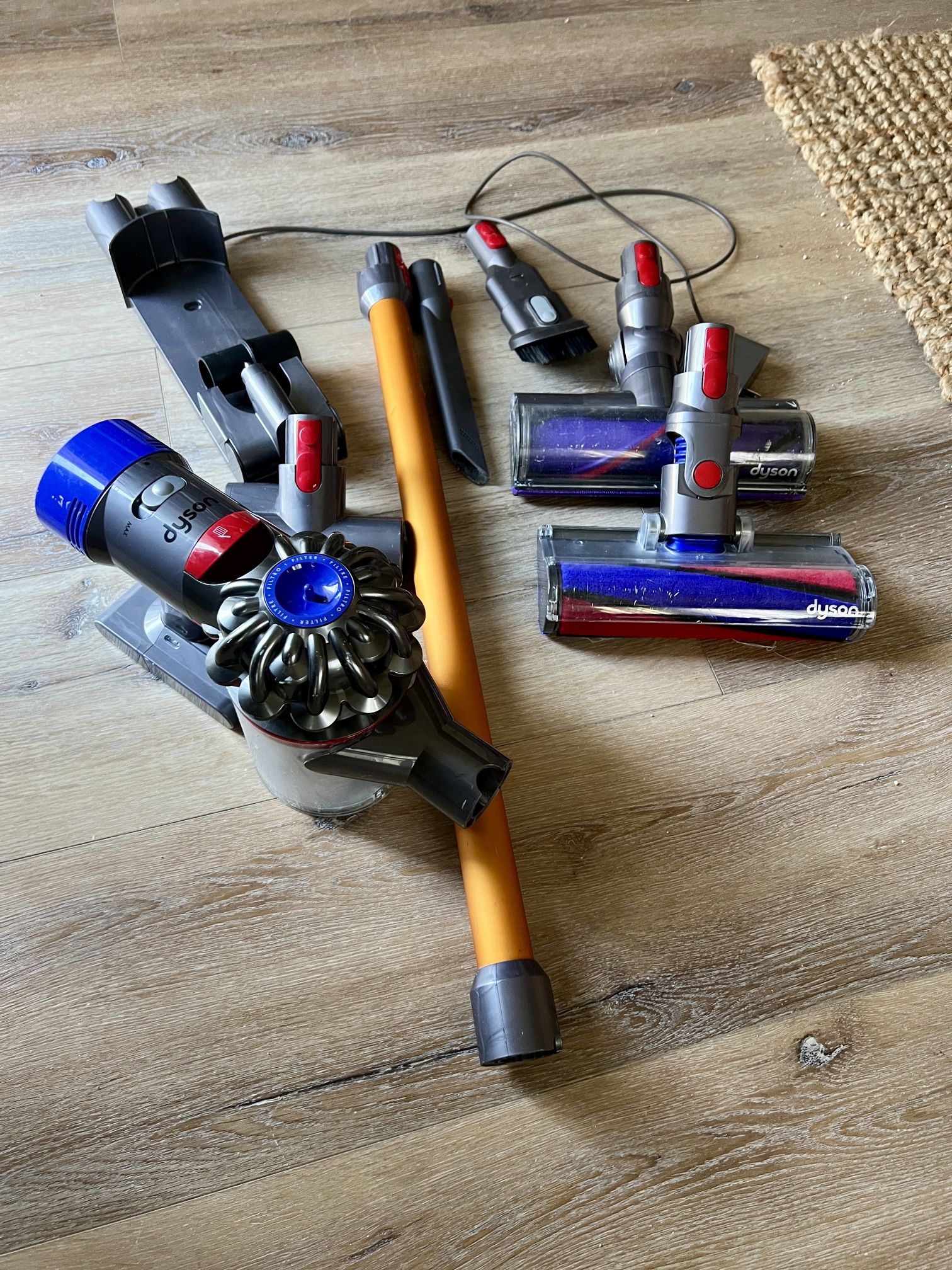 Dyson V8 absolute excellent condition