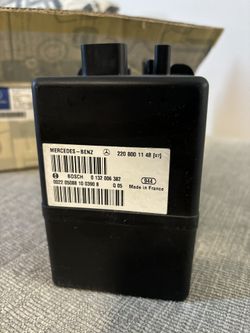 MBZ Vacuum Block 2208001248