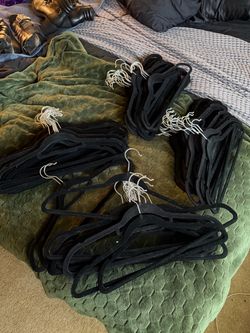 100 velvet hangers