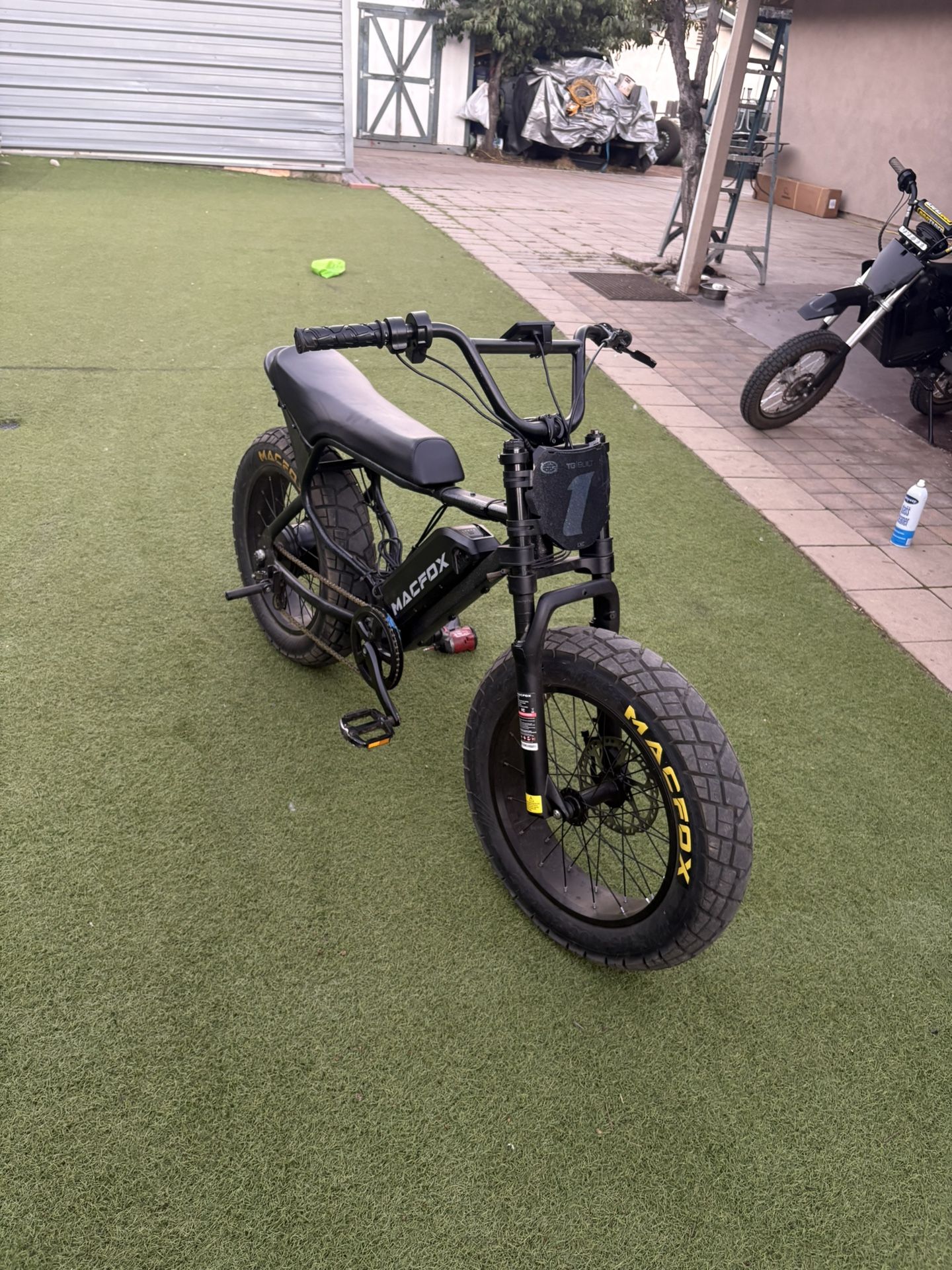 macfox x7 painted black with white sparkle 