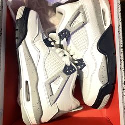 Jordan 4’s Midnight Navy Blue