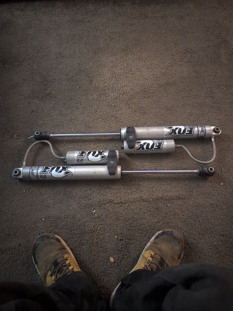 Fox 2.0 Performance Series Rear Air Struts