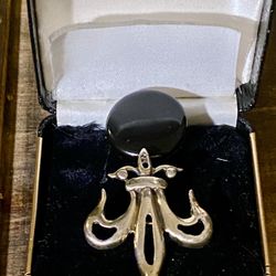 Ketcham & McDougall Retractable chatelaine “ Fleur-Di-Lis” Brooch