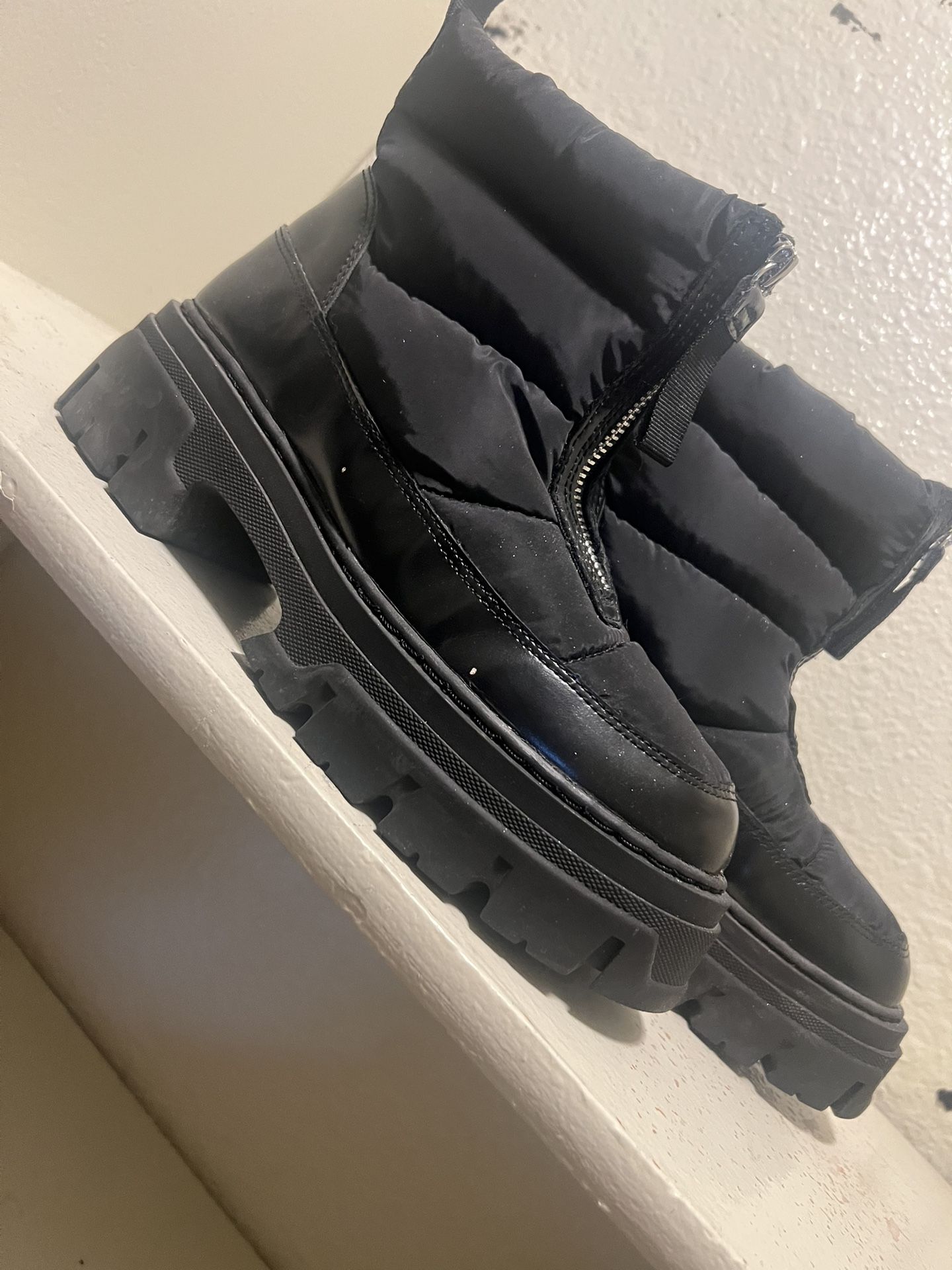 Snow boots Puffer Style Size 7.5-8