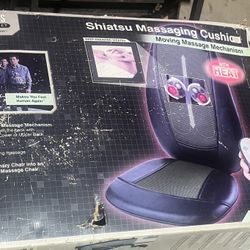 Massaging cushion heats up