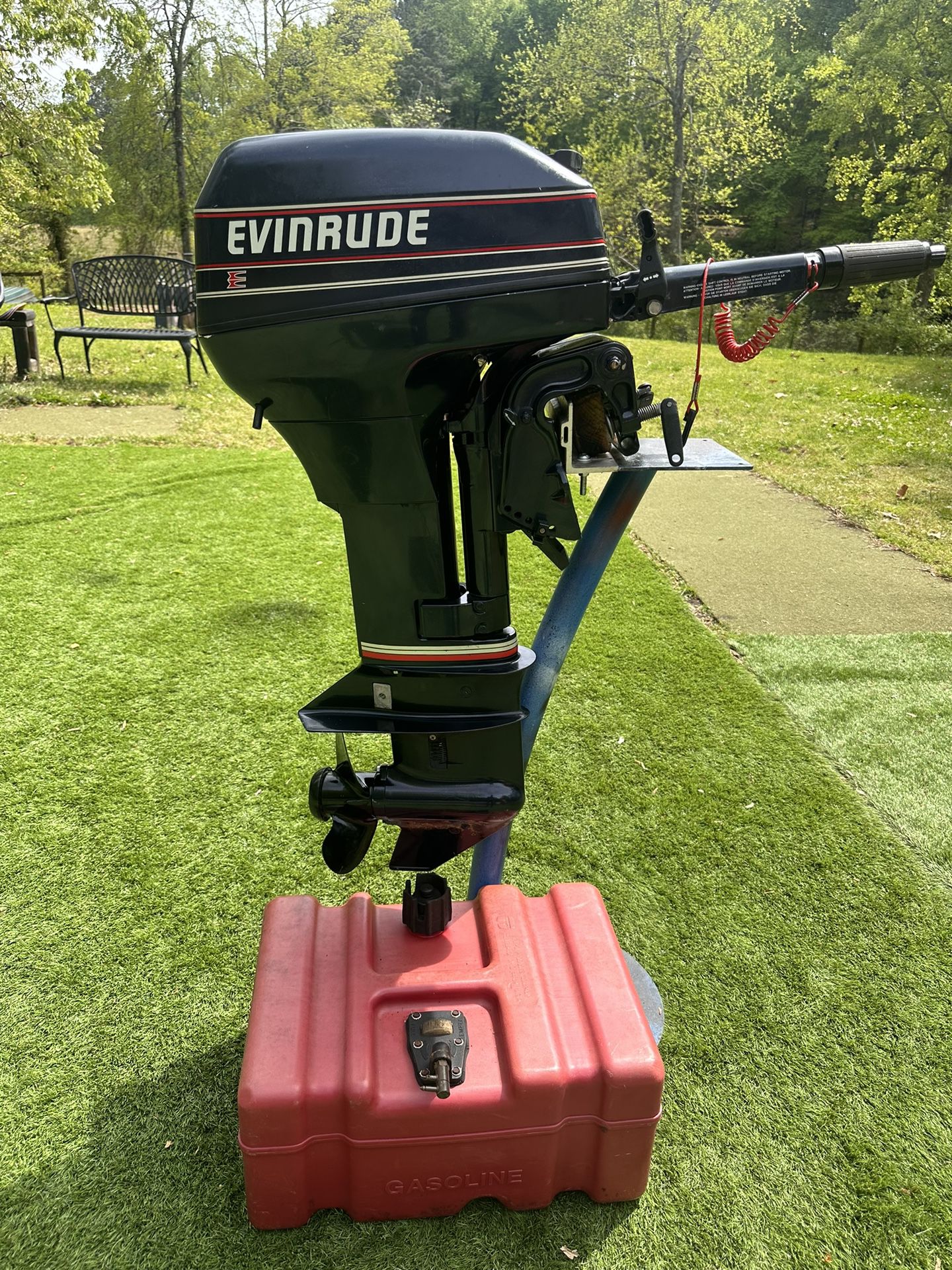 Evinrude 9.9 Motor ,like New Condition W/fuel Tank