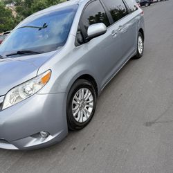 2012 Toyota Sienna