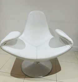 White Grand Arm Chair