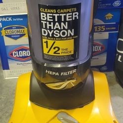 Used vacuum cleaner for sale, clean and working perfectly.