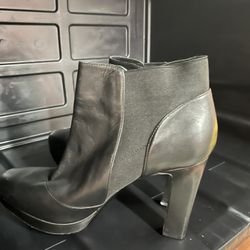 VÍA SPIGA BOOTS SIZE 09