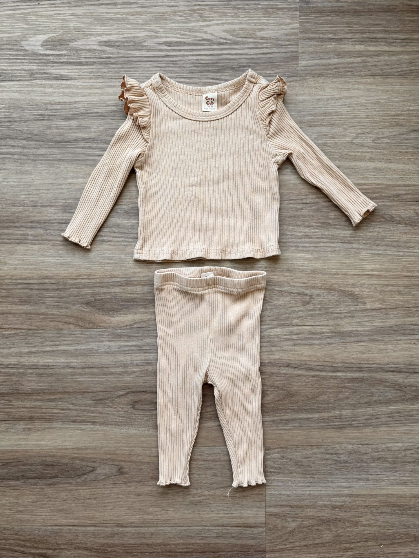Adorable 2-Piece Baby Girl Outfit – Ruffle Top & Pants, 1-3 Months