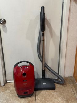 Miele Classic C1 Titan Pure Suction PowerLine Canister Vacuum Cleaner SNCNO